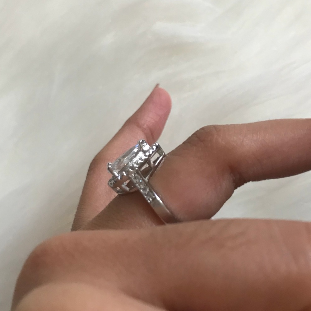 ⬇️ PRICE DROP Pear-fect Engagement Ring - Picture 3 of 6